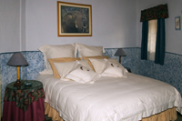 Kambaku bedroom with Queen-sized bed